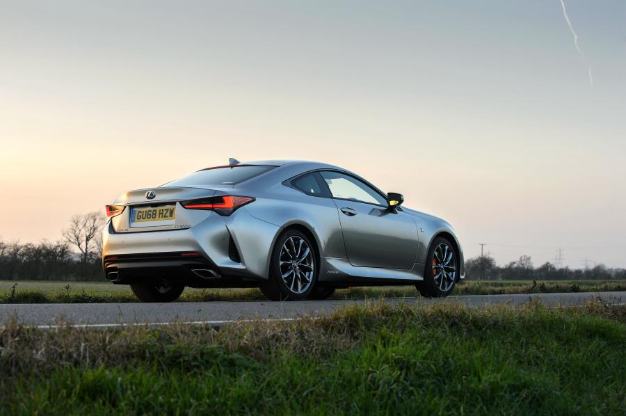  Lexus RC300h F-Sport 2019 года  (UK) (фото 33 из 40)